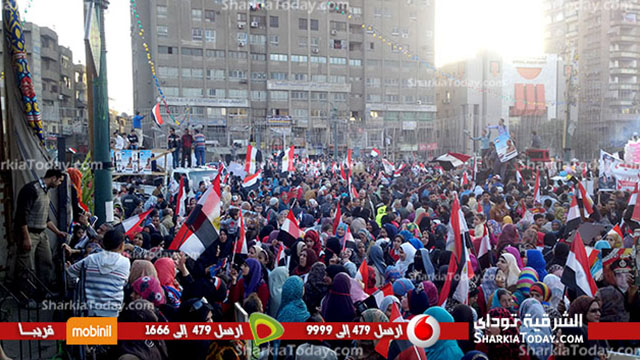 بالصور : تزايد اعداد المشاركين فى احتفالات الذكري الثالثة بثورة 25 يناير امام ديوان عام المحافظة 5 5