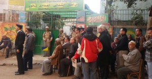 لجان الشرقية تفتح أبوابها لاستقبال المُصوتين على الدستور 1 s120141584618