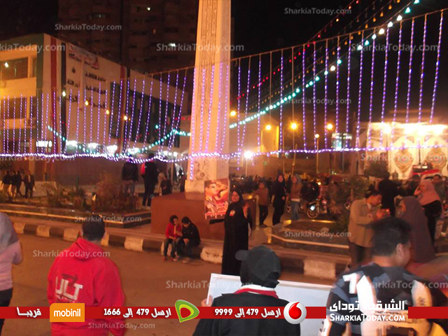 بالصور : استمرار الاحتفال لليوم الثاني علي التوالي بذكري الثورة امام مبني محافظة الشرقية 2 احتفالات