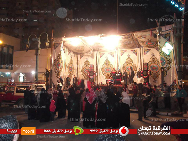 بالصور : استمرار الاحتفال لليوم الثاني علي التوالي بذكري الثورة امام مبني محافظة الشرقية 1 احتفالات2