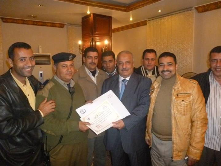 بالصور : مدير أمن الشرقية يكرم أمين شرطة لتفانية فى العمل 3 امن