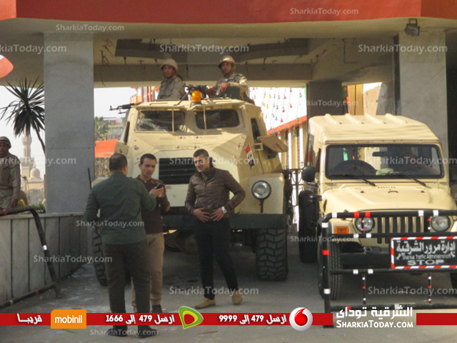 تواجد مكثف لقوات الجيش والشرطة امام مبني محافظة الشرقية تحسباً لأعمال عنف اثناء الاحتفال 1 جيش