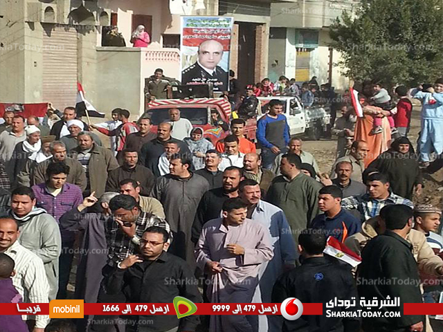 بالصور : أهالي ديرب نجم يخرجون بمسيرة للمطالبة بالقصاص للعقيد " سامح السعودى " شهيد انفجار مديرية أمن المنصورة 1 ديرب