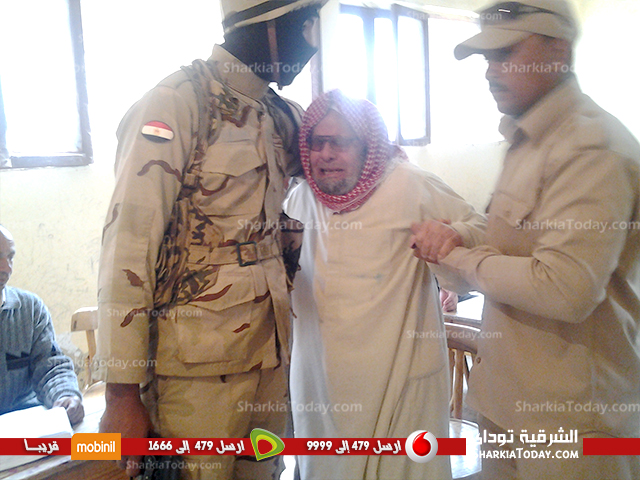 بالصور : توافد الناخبين بالحسينية في ثاني ايام الاستفتاء علي الدستور وسط تواجد أمني مكثف 1 شرطه