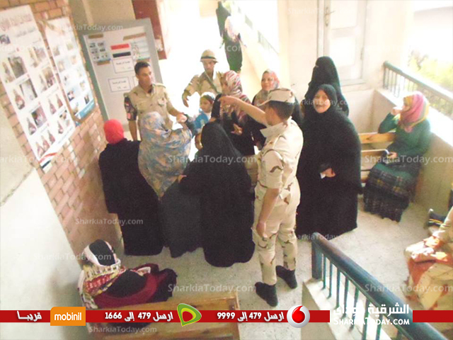 استمرار اجراء الاستفتاء علي الدستور امام لجان القنايات 1 قنايات1