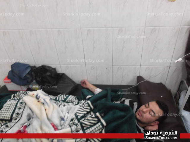 بالفيديو والصور : مشاجرة بين مخبر وسائق تاكسي بالزقازيق بسبب " الأجرة " 1 مشاجره