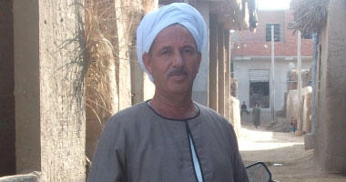 10 آلاف مواطن بالشرقية محرومون من رغيف العيش..قرية "العواشرة" لا يوجد بها خدمات ويتجاهلها المسئولون.. والأهالى يطالبون بسرعة بناء مدرسة ابتدائى ووحدة صحية ومركز شباب ورصف الطريق 1 الشيخ السيد أبو أحمد شيخ البلد