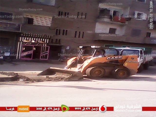 بالصور : رئاسة حى أول الزقازيق تواصل عمليات إزالة مخلفات الأمطار لتسهيل حركة المرور 1 1017563_594181260673914_687924576_n