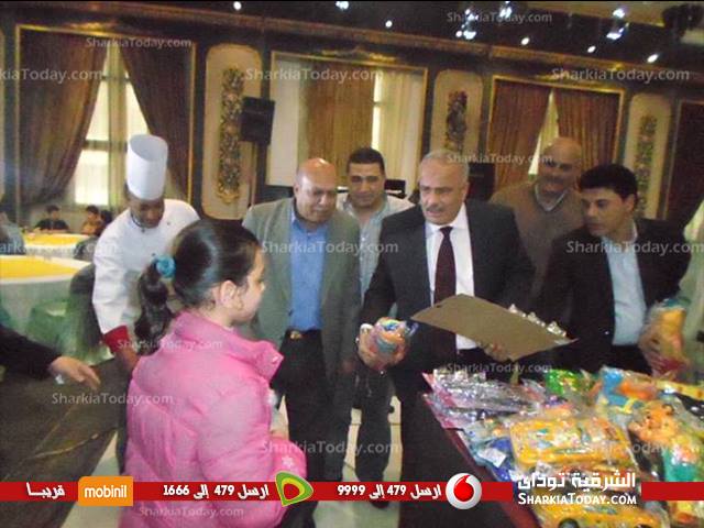 بالصور : نادى ضباط الشرطة بالشرقية ينظم حفلا للأيتام ضمن احتفالات أعياد الشرطة 2 1797412_10151922860313671_1860988193_n