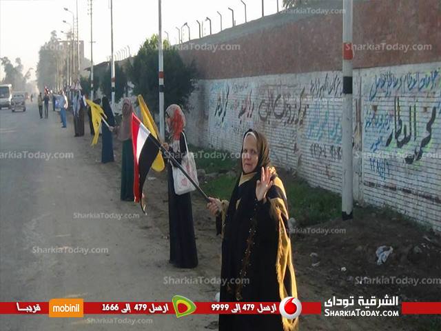 سلاسل بشرية للإخوان بقرية صبيح بههيا للمطالبة بالإفراج عن المعتقلين 1 6