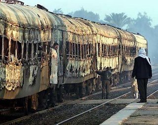 فى ذكرى «قطار الصعيد» .. مئات الضحايا ومازال الفاعل مجهولاً ! 1 TrainInferno 2002