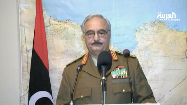 بالفيديو.. قائد القوات البرية الليبية السابق يجمد عمل البرلمان والحكومة ويضع خارطة طريق 1 khalifa-hathar-1839
