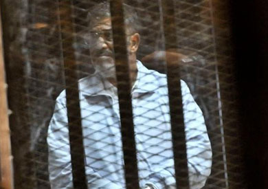 مرسي لرئيس المحكمة: أنت لست خصما لي.. وأنا موجود هنا بالقوة الجبرية 1 morsi-184777