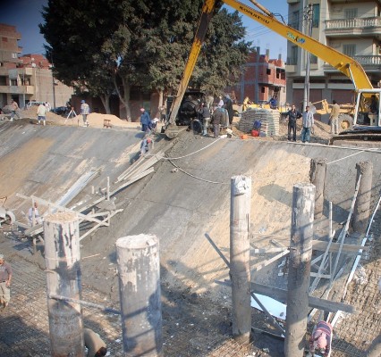 محافظ الشرقية يتفقد المرحلة الثانية لتطوير بحر مويس بالزقازيق بتكلفة 18 مليون جنيه 3 البحر 3