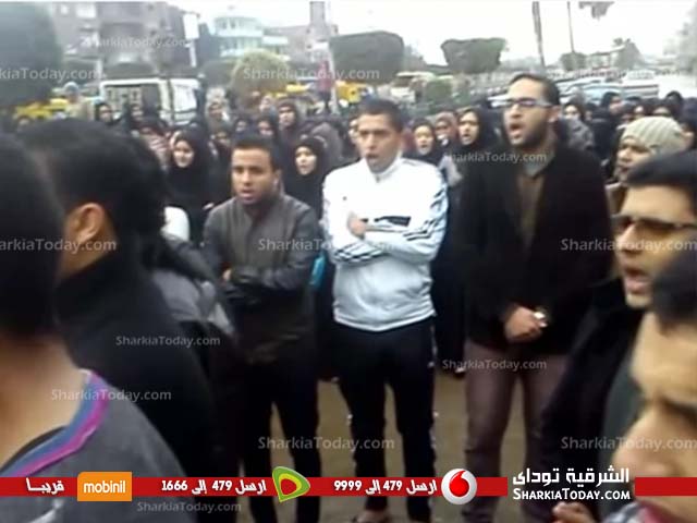 وقفة لشباب الحسينية للمطالبة باصلاح طريق " الحسينية -فاقوس " 2 وقفة لشباب الحسينية للمطالبة بالإصلاح الفوري لطريق فاقوس الحسينية (2)
