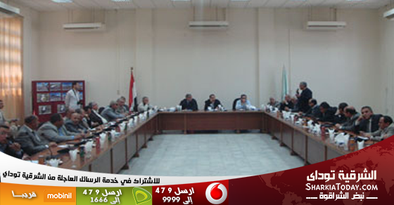 وزير الإسكان يعقد اجتماعا لمناقشة المشروعات الهامة بـ"العاشر" 1 جانب من الاجتماع