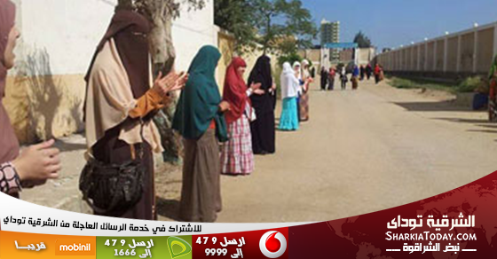 طالبات أزهر الزقازيق يكسرن بوابة الجامعة للتظاهر بداخلها 1 طالبات أزهر الزقازيق يكسرن بوابة الجامعة للتظاهر بداخلها