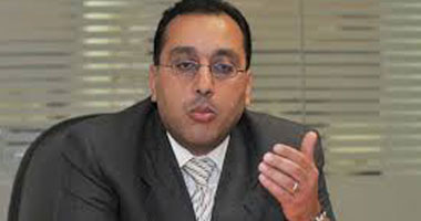 وزير الإسكان يهدد 31 مصنعاً بالعاشرمن رمضان بالإغلاق لإلقائها مخلفاتها بالصرف 1 وزير الاسكان