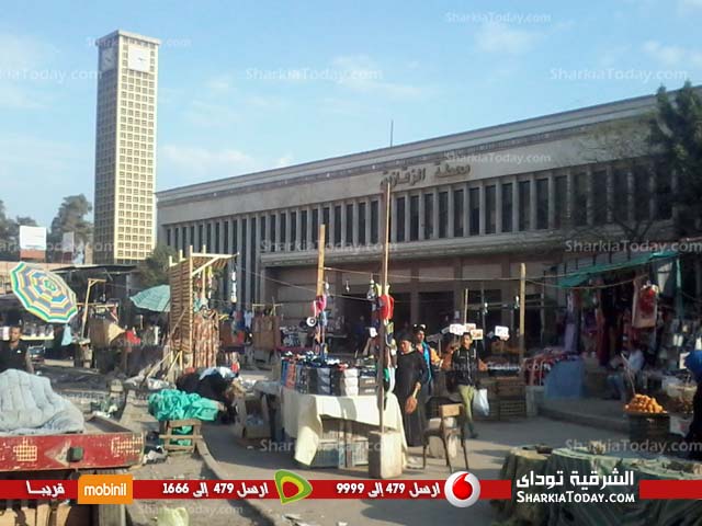 بالصور .. ميدان المحطة بالزقازيق فى حصار ما بين القمامة والباعة الجائلين 1 1