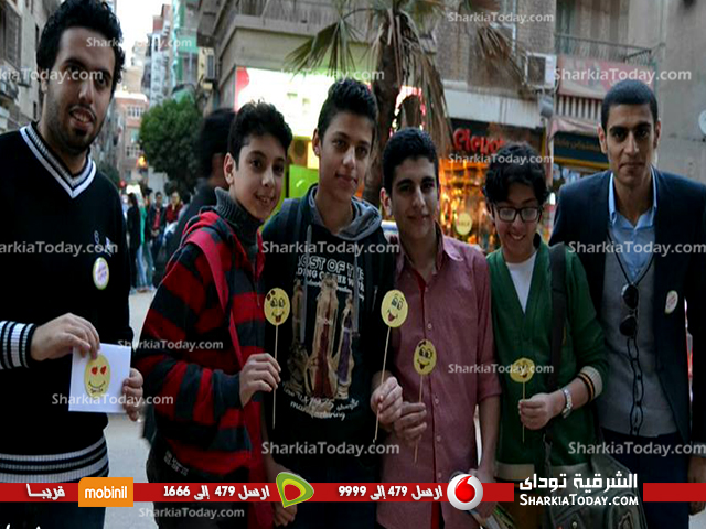 بالصور.."متفائلون الزقازيق " ينظمون حملة "اضحك ضحكتك حلوة" لرسم البسمة علي وجوه المواطنين 8 11