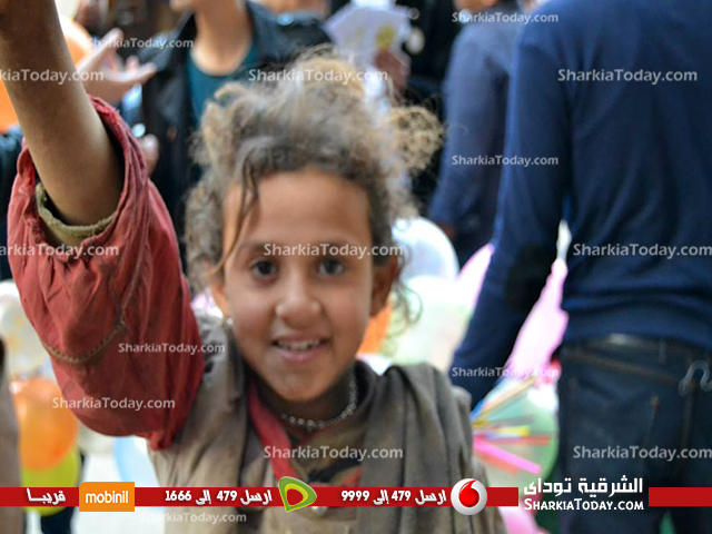 بالصور.."متفائلون الزقازيق " ينظمون حملة "اضحك ضحكتك حلوة" لرسم البسمة علي وجوه المواطنين 9 11