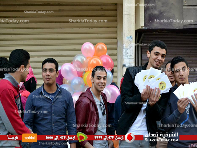 بالصور.."متفائلون الزقازيق " ينظمون حملة "اضحك ضحكتك حلوة" لرسم البسمة علي وجوه المواطنين 10 11
