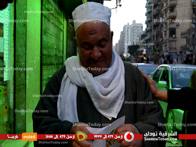 بالصور.."متفائلون الزقازيق " ينظمون حملة "اضحك ضحكتك حلوة" لرسم البسمة علي وجوه المواطنين 11 11