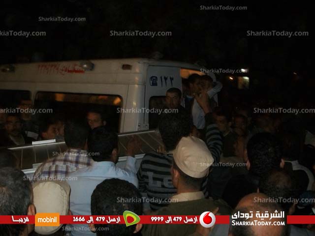 بالصور ..أهالي قرية «كفر عجيبة» بههيا يشيعون جثمان رقيب الشرطة القتيل 1 1