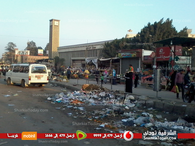 بالصور .. ميدان المحطة بالزقازيق فى حصار ما بين القمامة والباعة الجائلين 2 2