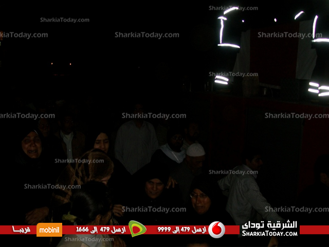 بالصور ..أهالي قرية «كفر عجيبة» بههيا يشيعون جثمان رقيب الشرطة القتيل 3 3