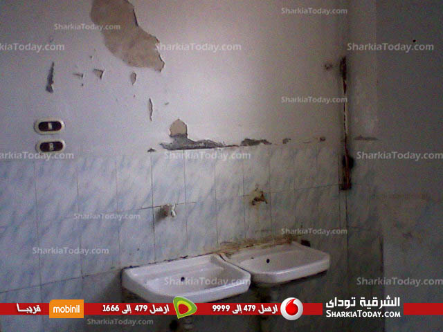 بالصور : مستشفى "كفر صقر" المركزى تعانى من الإهمال والفساد وغير صالحة للإستخدام الأدمى 5 5