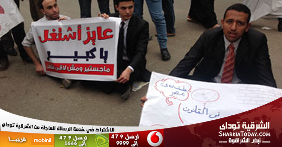 حملة الماجستير يفترشون الأرض أمام مجلس الوزراء للمطالبة بالتعيين 1 حملة الماجستير يفترشون الأرض