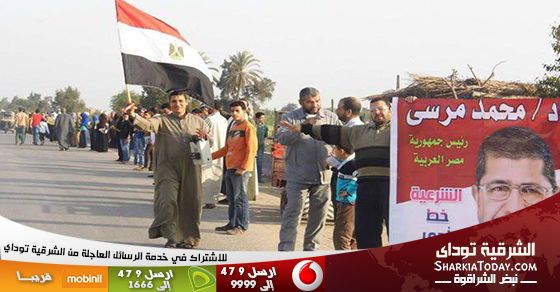 سلسلة لأنصار مرسي أمام قرية الحصاينة بكفر صقر تنديدا بالحكم الإعدام علي 545 إخواني