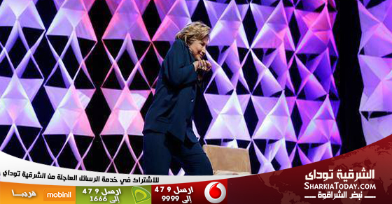 بالفيديو : امرأة ترشق هيلاري كلينتون بحذاء 1 هيلاري