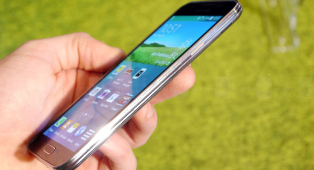 بالفيديو.. إعلان جديد لـ"جالاكسى إس 5" لإظهار خاصيتى مقاومة الماء والغبار 1 s5