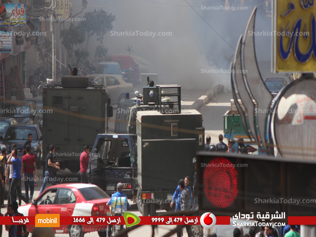 بالفيديو والصور : اصابة 4 اشخاص وتحطيم سيارة حصيلة اشتباكات بميدان القومية في الزقازيق 2 القومية