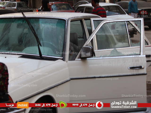 بالفيديو والصور : اصابة 4 اشخاص وتحطيم سيارة حصيلة اشتباكات بميدان القومية في الزقازيق 5 تحطيم سياره