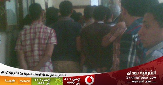 طلاب أزهر الزقازيق يتجمهرون امام مكتب العميد للمطالبه بتأخير الامتحانات 1 طلاب