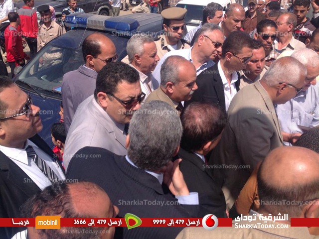 بالصور : جولة وزير الري لتفقد حالة المصارف والترع بالشرقية 3 وزير