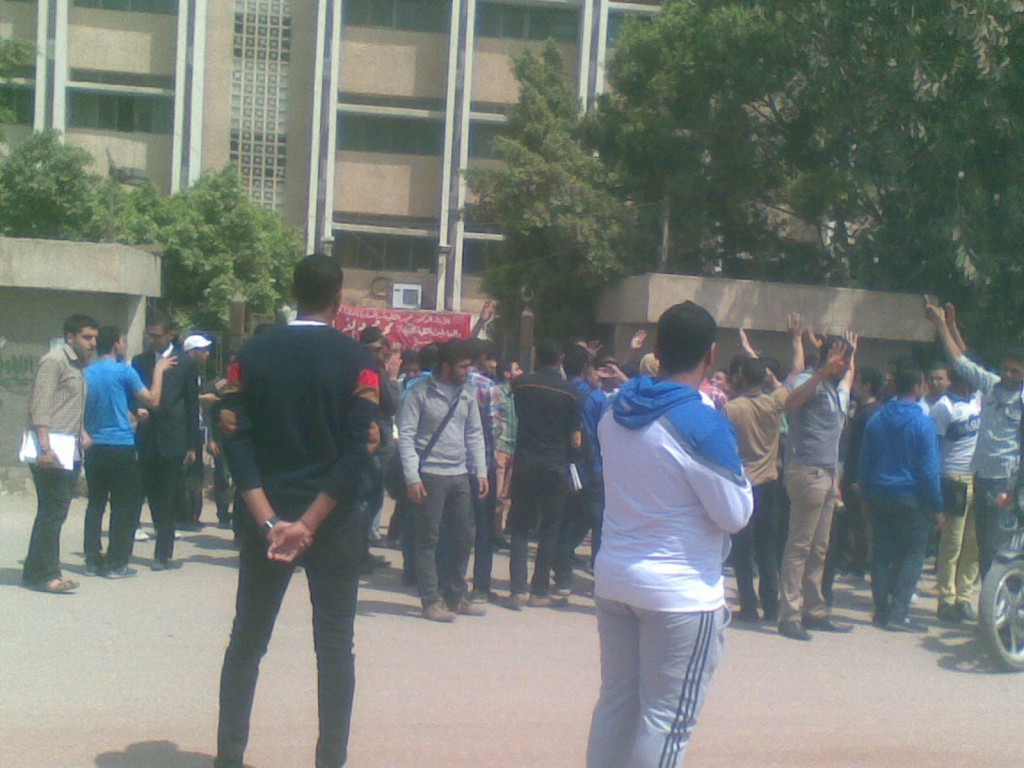 بالصور.. مظاهرة لطلاب الإخوان بجامعة الأزهر فرع الزقازيق 2 ٢٠١٤٠٤١٣(٠٠٥)