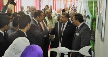 طلاب هندسة الزقازيق يبتكرون جهازا يولد الكهرباء من الرياح وطاقة الشمس 1 الطلاب الهندسه