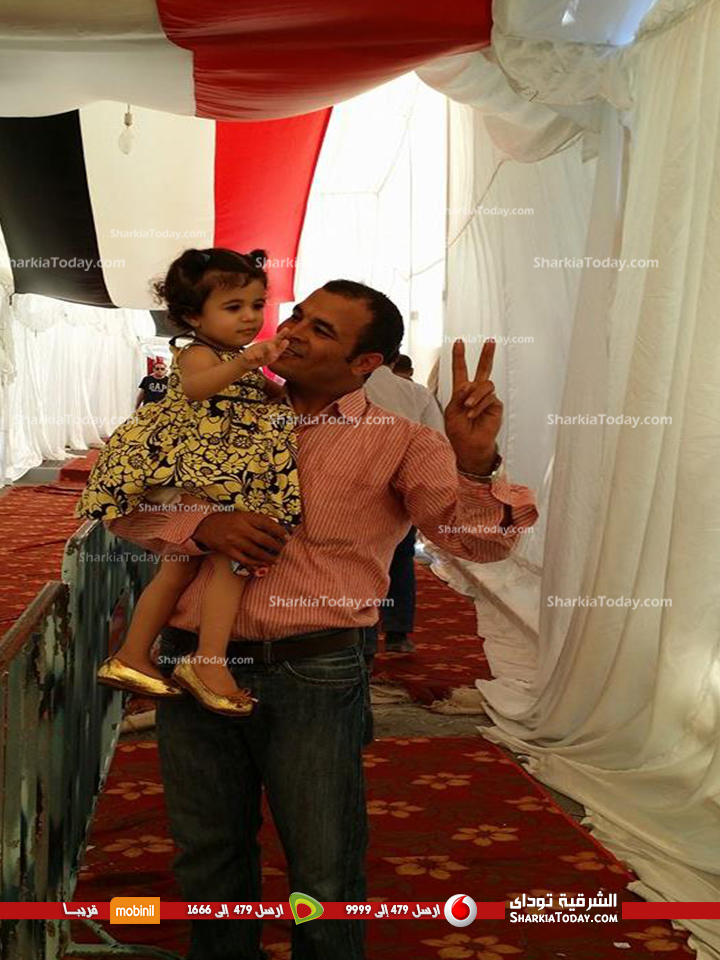 ألبوم صور " الشراقوة " المغتربين اثناء مشاركتهم بالانتخابات الرئاسية 2014 3 10294280_1424206921178811_1848378253142115267_n