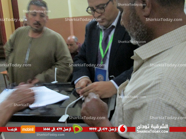 اغلاق صناديق الاقتراع بالاقفال فى نهاية اليوم الاول للانتخابات بلجنة بكفر صقر 3 8