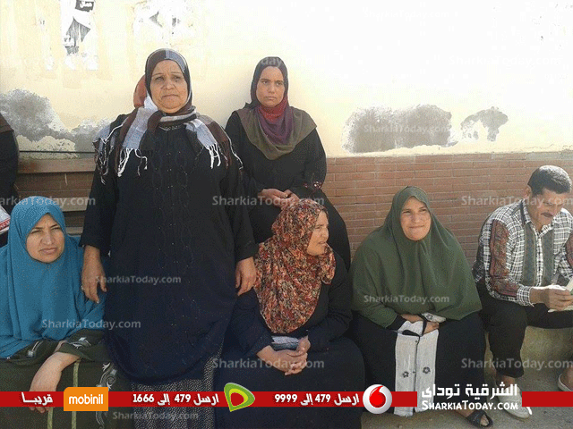 استمرار إضراب العمال بمستشفى ههيا , العمال : سنصعد الأمر فى حالة عدم تلبية مطالبنا , مدير المستشفى : لا يوجد اى اضرابات وكل شئ تحت السيطرة 1 Use-