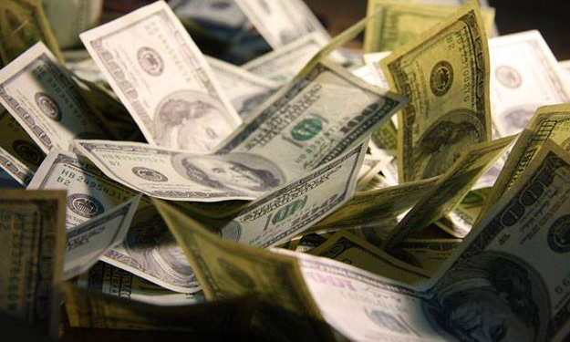 الدولار يتراجع بعد قيام المستثمرين بالبيع لجنى الأرباح 1 الدولار