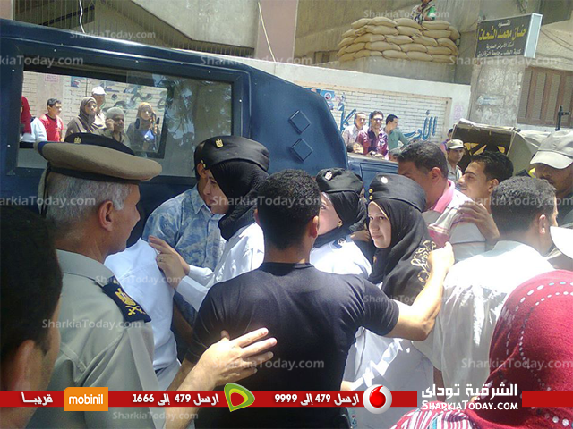 تواجد الشرطة النسائية أمام المدرسة الفندقية بالزقازيق تزامناً مع الإنتخابات 1 الشرطة-النسائية