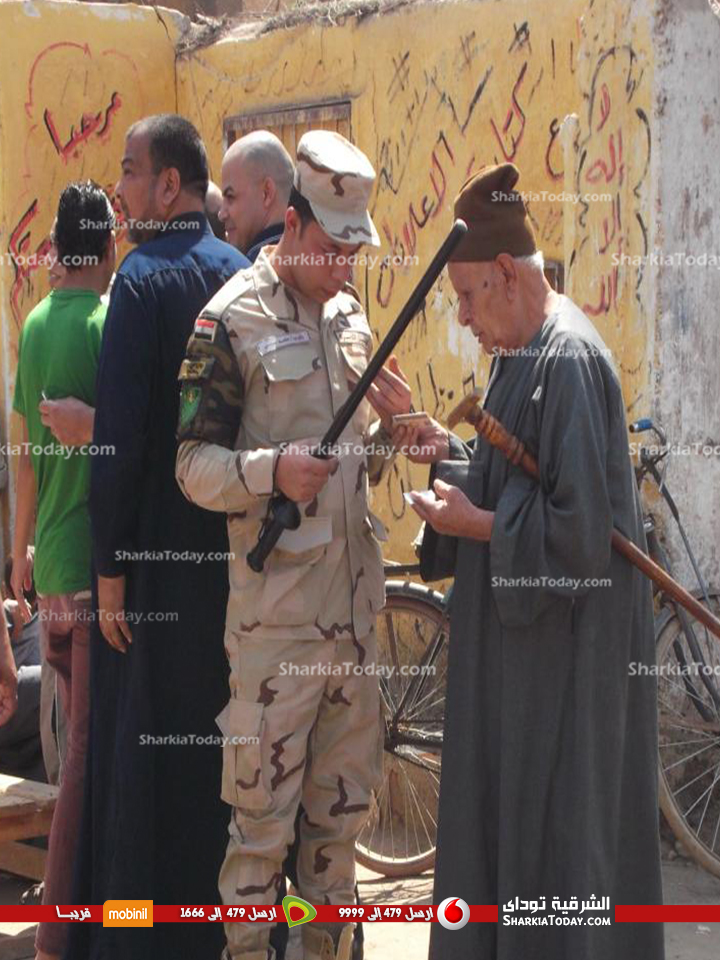 بالصور : اقبال الناخبين بمشتول السوق للادلاء بأصواتهم في بداية اليوم الأول للانتخابات الرئاسية 1 كبار سن