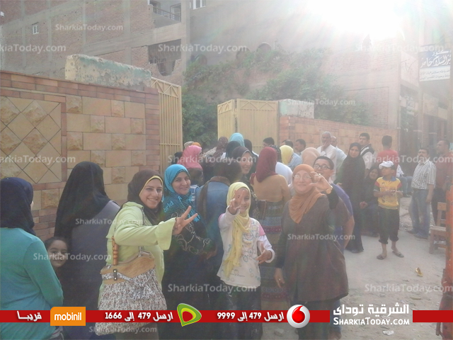عشرات الناخبين امام لجنة الشهيد كمال عابدين بالزقازيق للتصويت 1 مدرسة-الشهيد-كمال