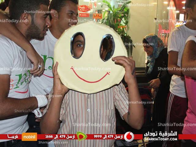 بالصور : شباب " Smile Zag " يشعل ميدان القومية بالفرحه 3 11