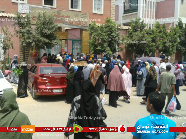 بالصور : طلاب الثانوية العامة بالشرقية يشيدون بإمتحاني الفيزياء والجغرافيا 2 3